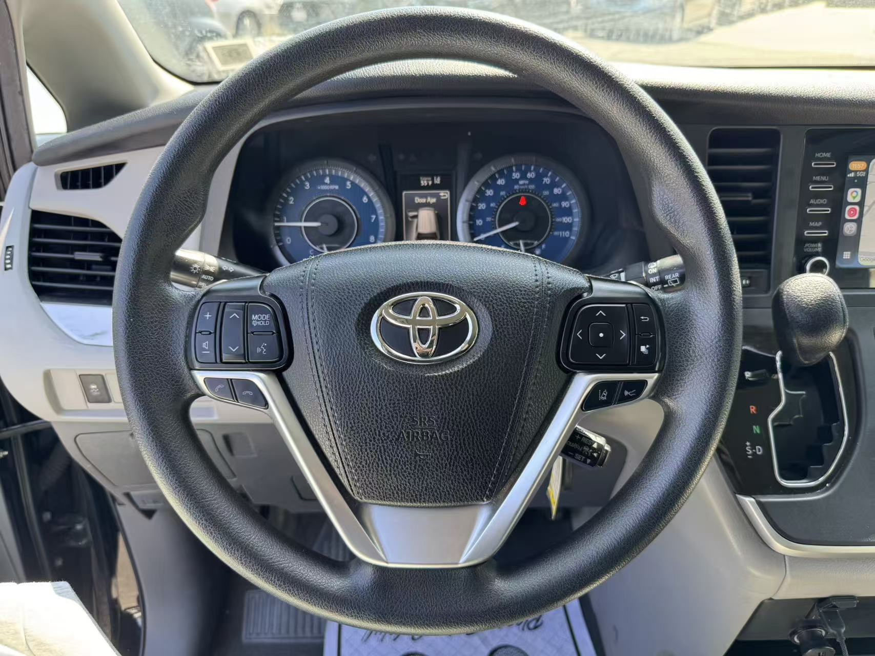 2020 Toyota Sienna L - Photo 9