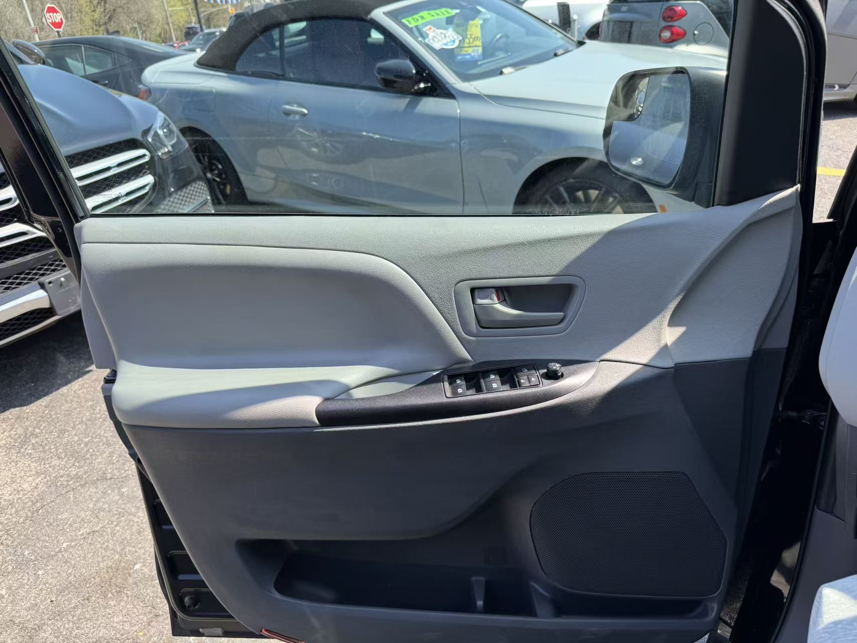 2020 Toyota Sienna L - Photo 14