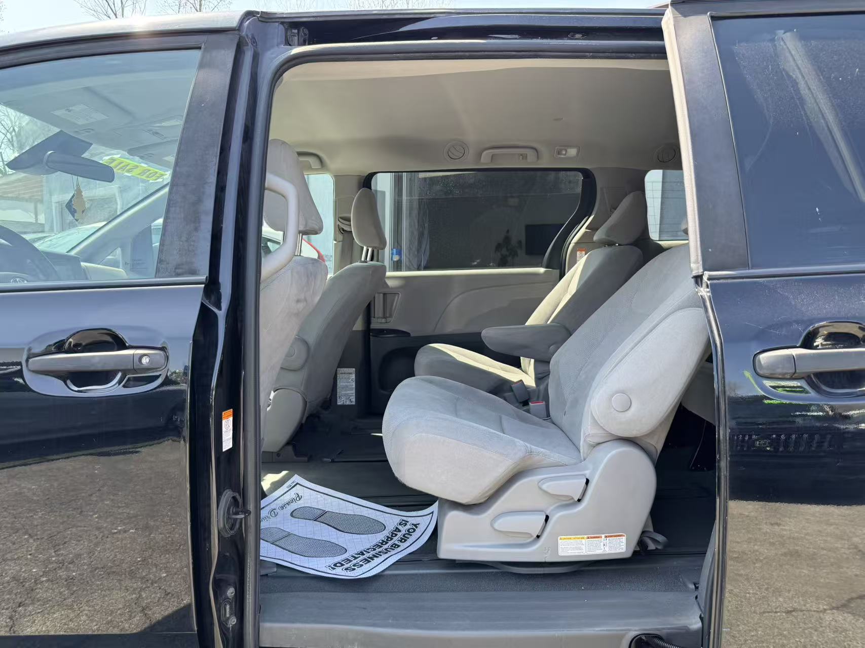 2020 Toyota Sienna L - Photo 19
