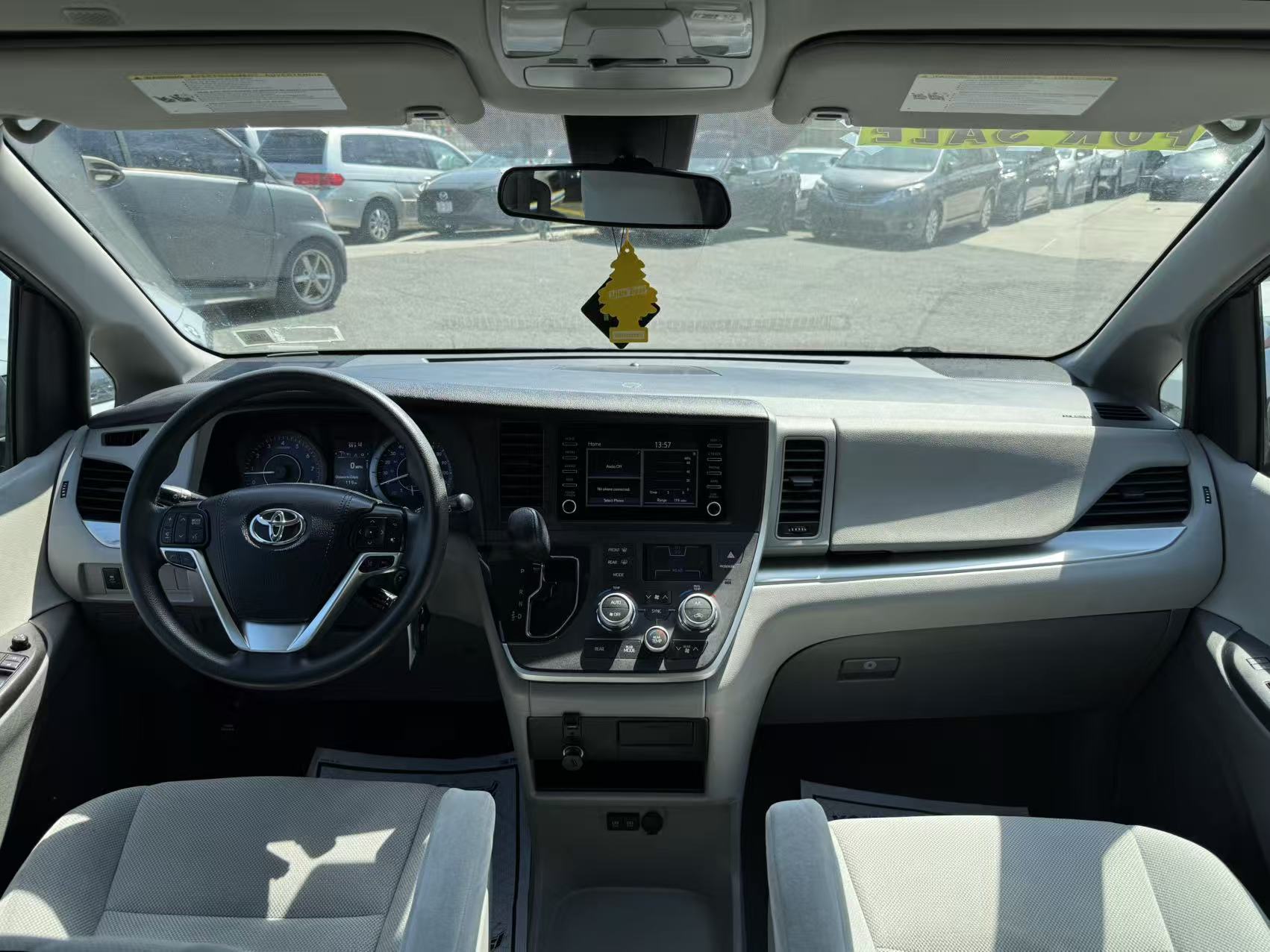 2020 Toyota Sienna L - Photo 20