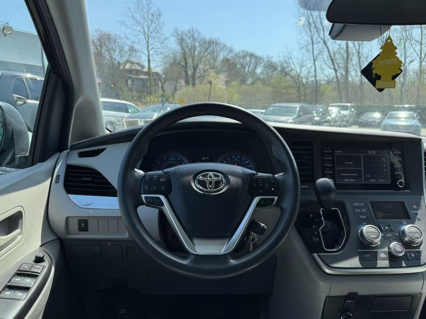 2020 Toyota Sienna L - Photo 21