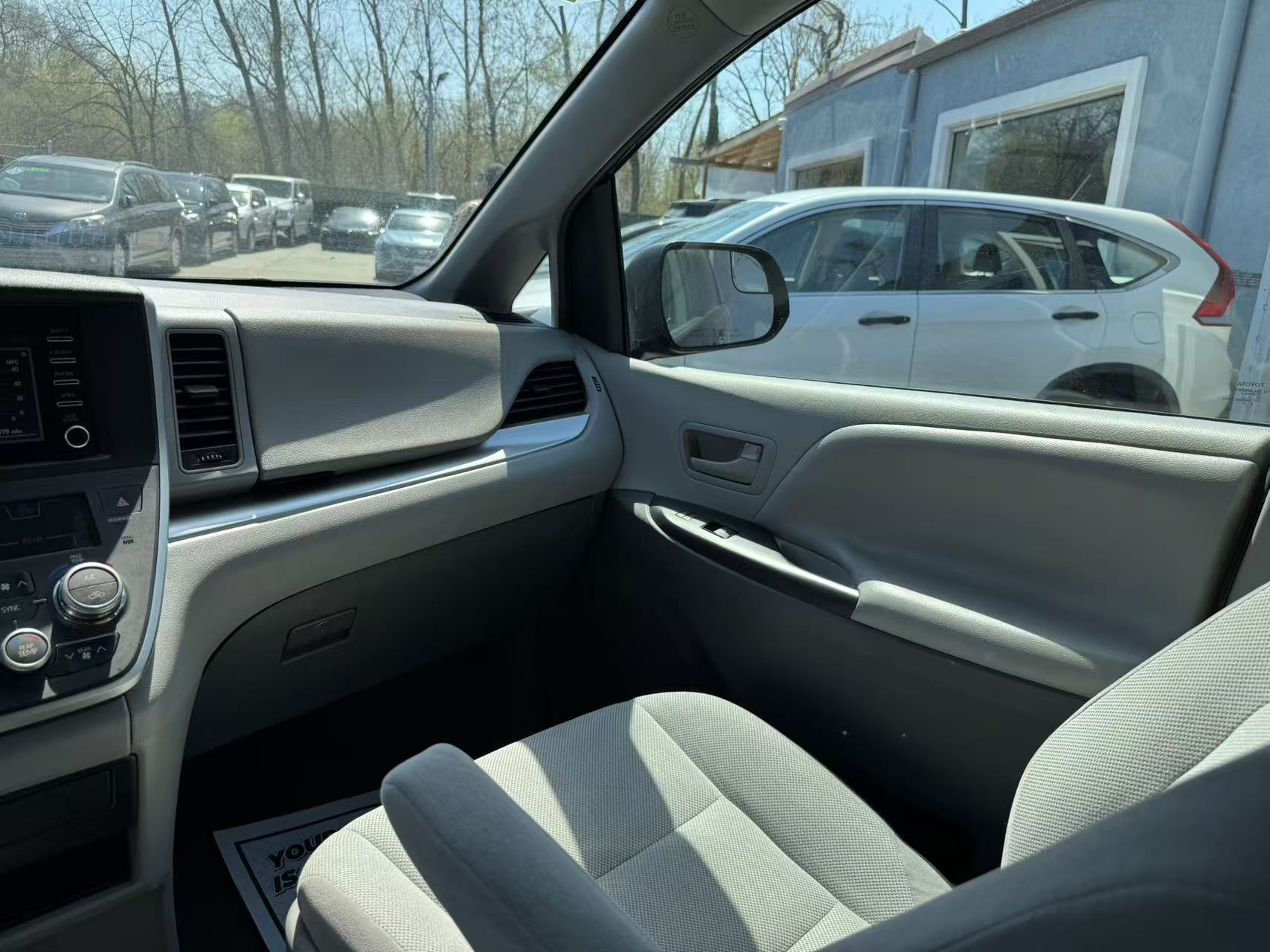 2020 Toyota Sienna L - Photo 22