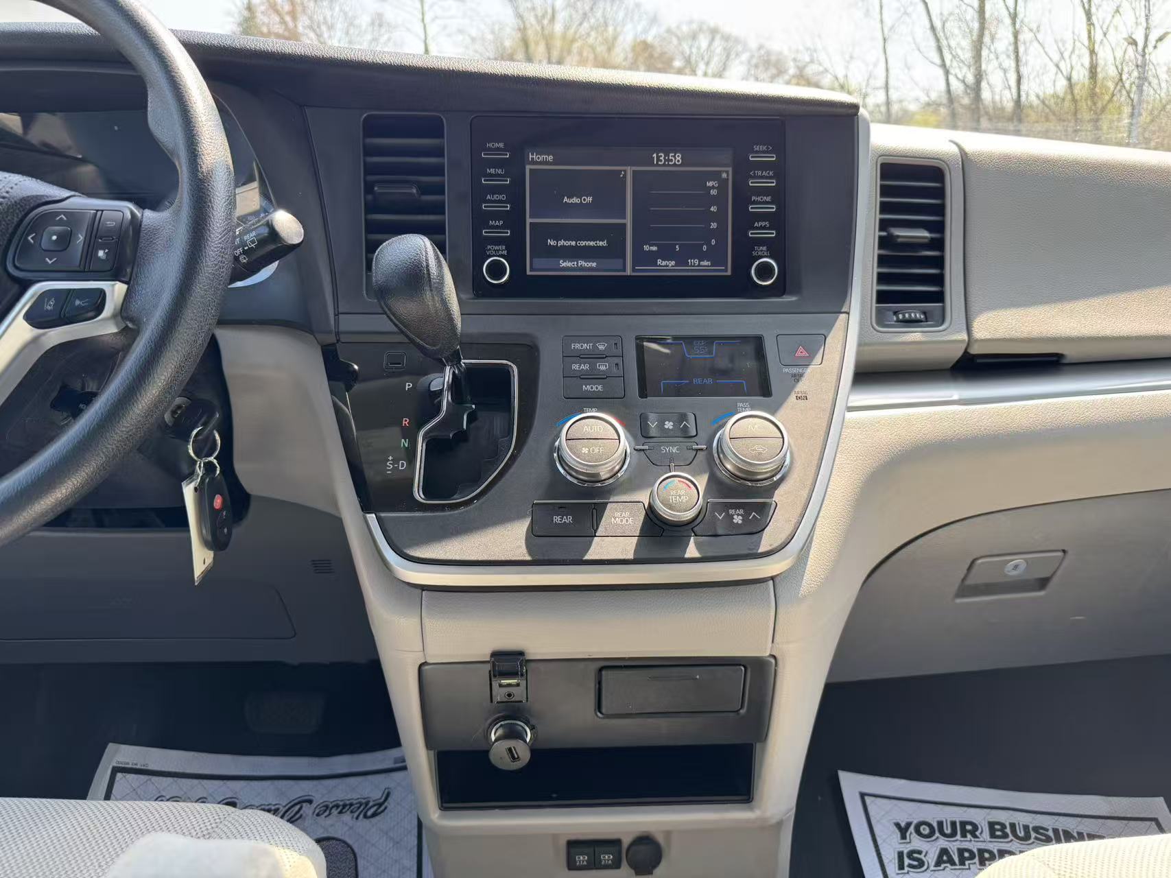 2020 Toyota Sienna L - Photo 23