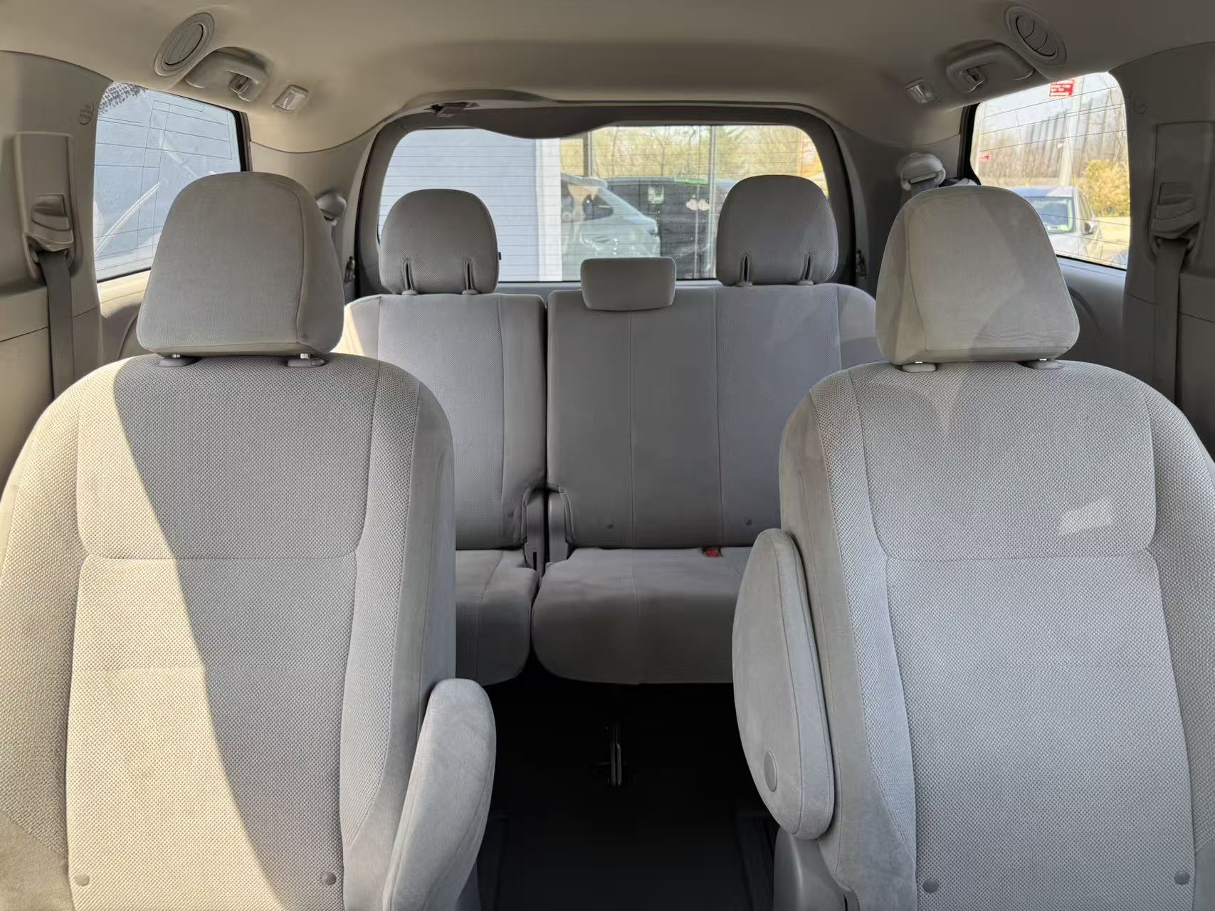 2020 Toyota Sienna L - Photo 24
