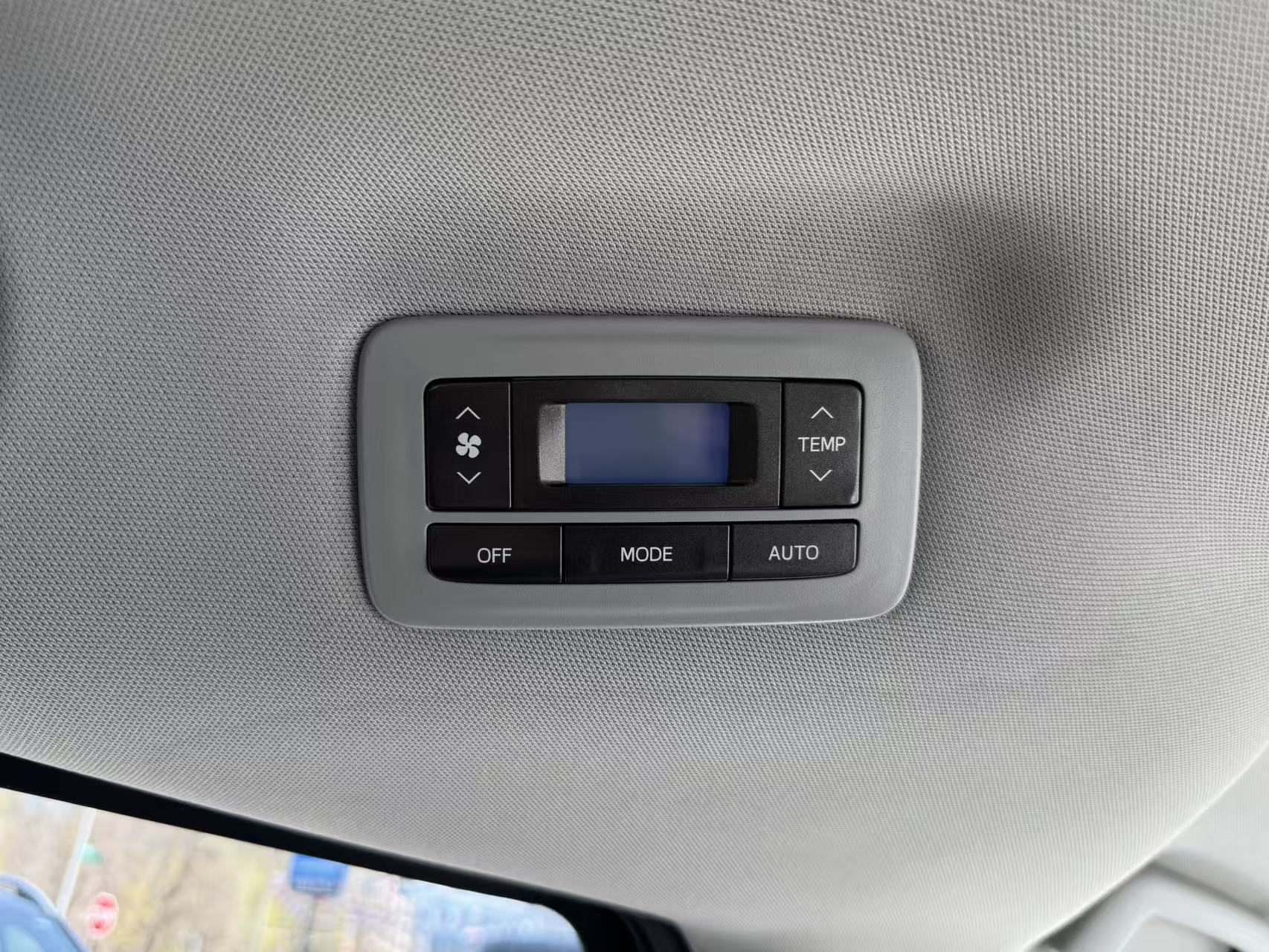 2020 Toyota Sienna L - Photo 25