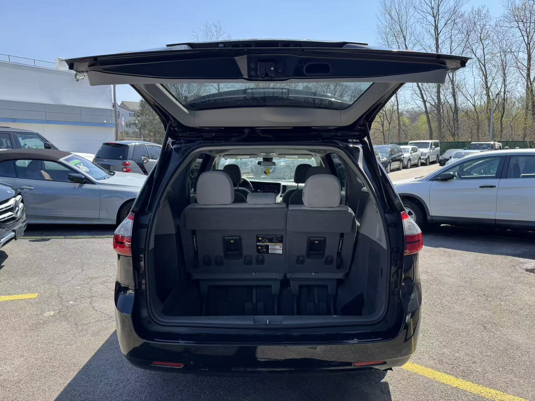 2020 Toyota Sienna L - Photo 26