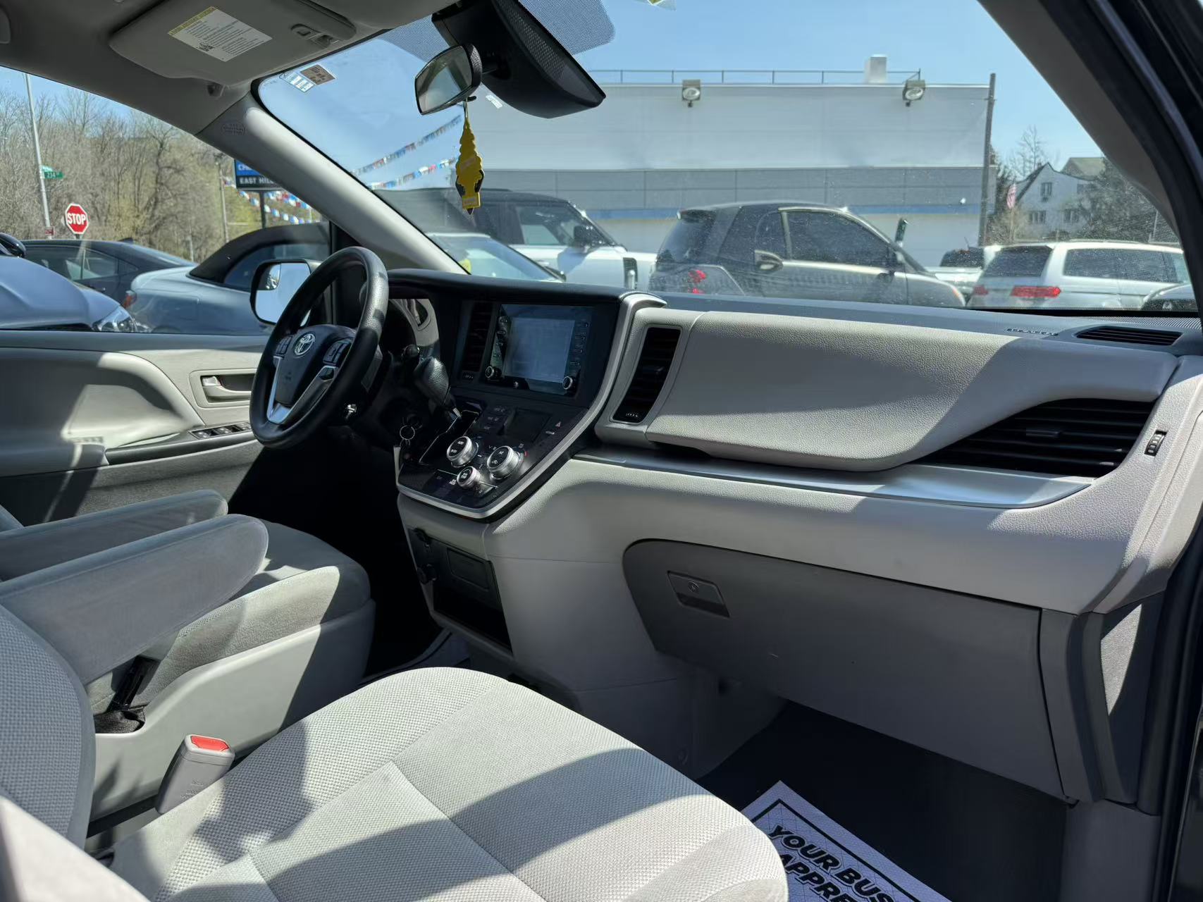 2020 Toyota Sienna L - Photo 27