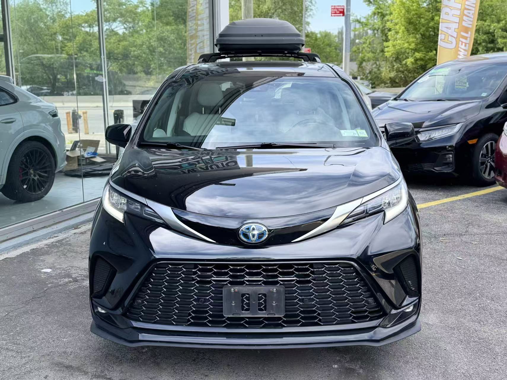 2023 Toyota Sienna XSE 7-Passenger Hybrid AWD's photo