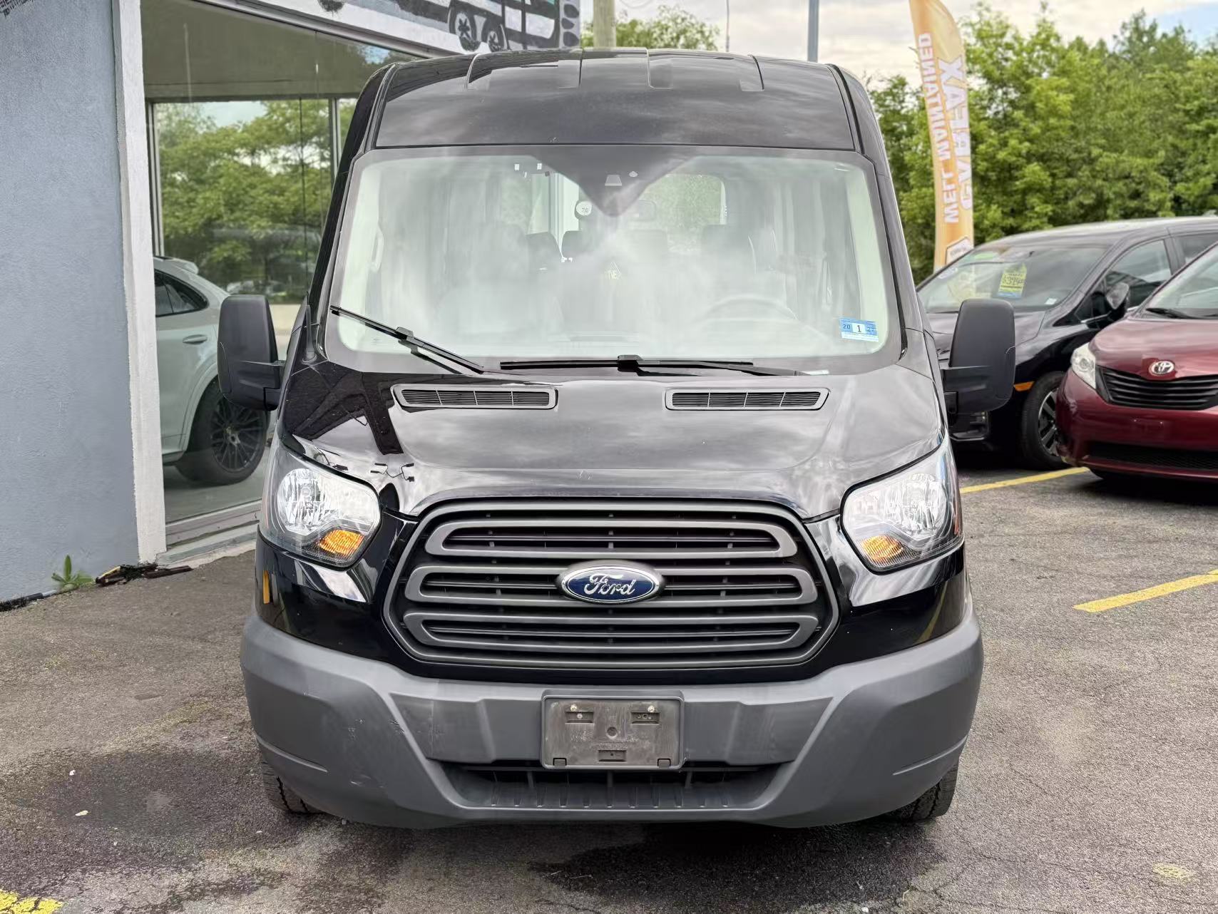 2017 Ford Transit 350 XL Wagon Med Roof Sliding Pass. 148's photo