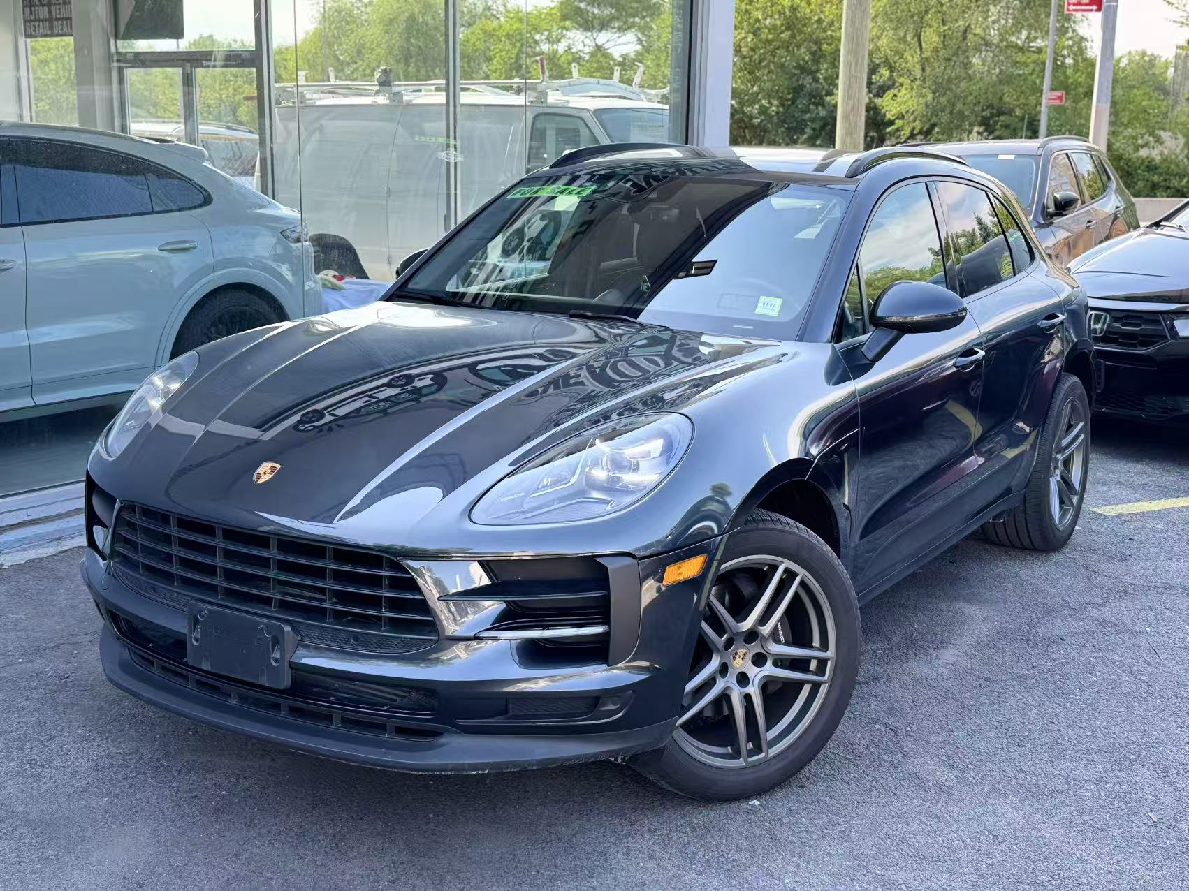 2021 Porsche Macan -'s photo
