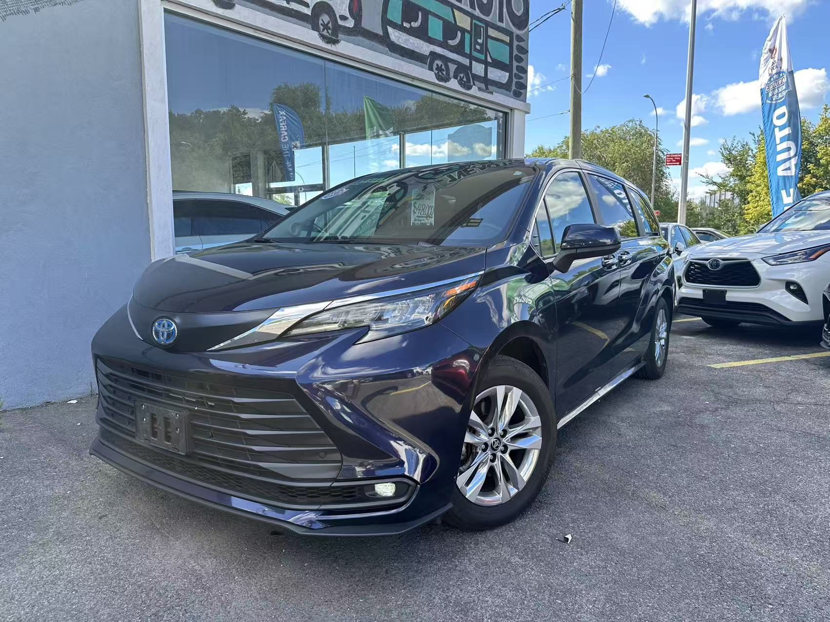 2025 Toyota SIENNA XLE